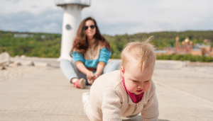 “Lighthouse Parenting” เทรนด์การเลี้ยงลูกใหม่ที่พ่อแม่ไทยควรรู้ – เมื่อพ่อแม่ทำตัวเป็น “ประภาคาร” นำทางแทนการควบคุม