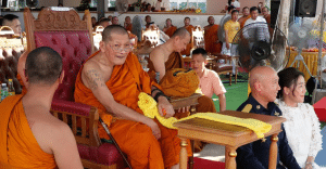 หลวงปู่ศิลาเมตตาปลุกขวัญทัพฟ้า ปักธงชาติไทยเททองหล่อพระเจ้าปากเข็ด สร้างขวัญกำลังใจกองทัพไทย