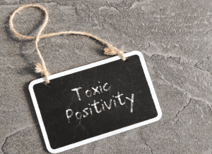 สังคมไทยตกเป็นเหยื่อ “Toxic Positivity” นักจิตบำบัดเตือนการคิดบวกจนเป็นพิษกำลังทำลายสุขภาพจิตคนไทย