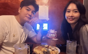 นักเบสบอล “ชู ชิน-ซู” และภรรยา “ฮา วอนมี” เดตหวานใส หลังแต่งงาน 22 ปี หลังมีรายได้สะสมกว่า 18,000 ล้านบาท