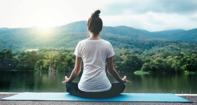 ออกกำลังกายหรือนั่งสมาธิในธรรมชาติดีกว่ากัน? วิจัยใหม่เผยคำตอบที่คุณรอคอย